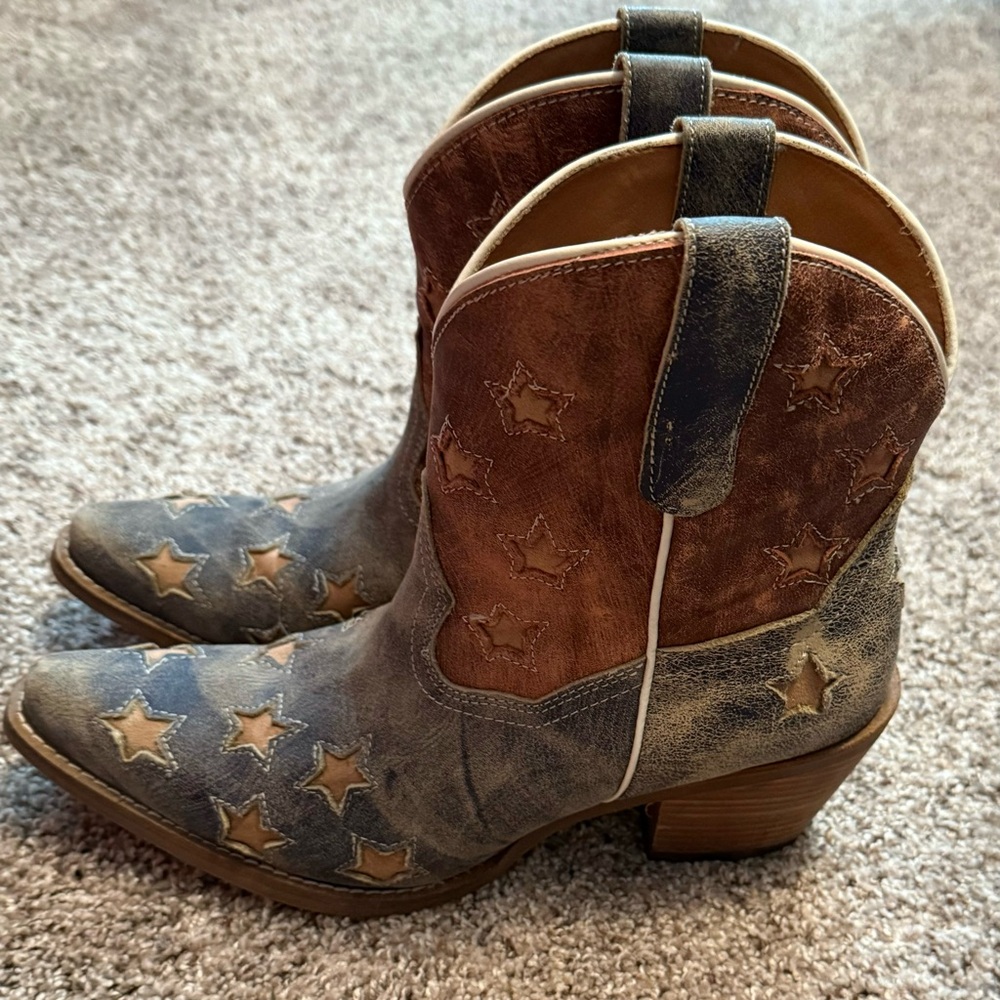 Dingo women’s cowboy boots- patriotic!
